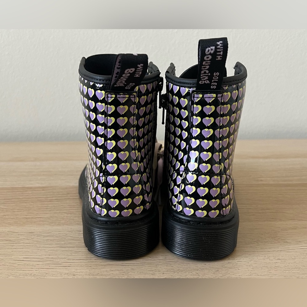 NWOT Dr Martens 1460 Heart Print Patent Boots Kids Black Size 1 Cute Trendy - Picture 5 of 13